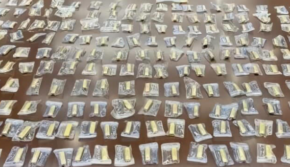Delivery Error Turns Chinese Employee into Temporary Gold Bar ‘Guardian’